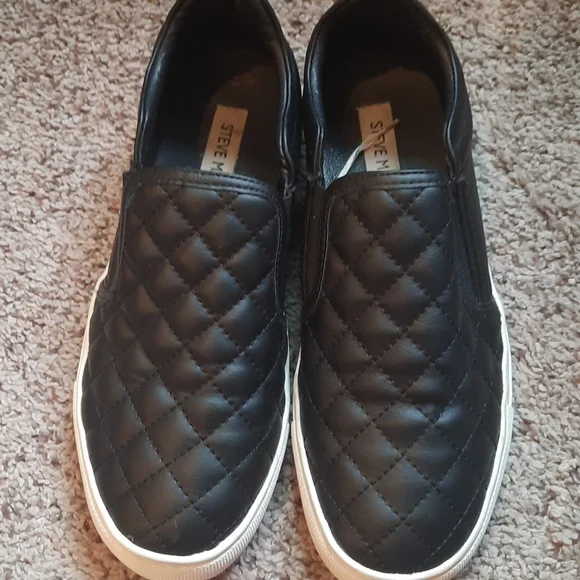 Size 8 Steve Madden black quilted skate shoes - Picture 1 of 7